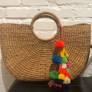 Straw bag with Pom poms